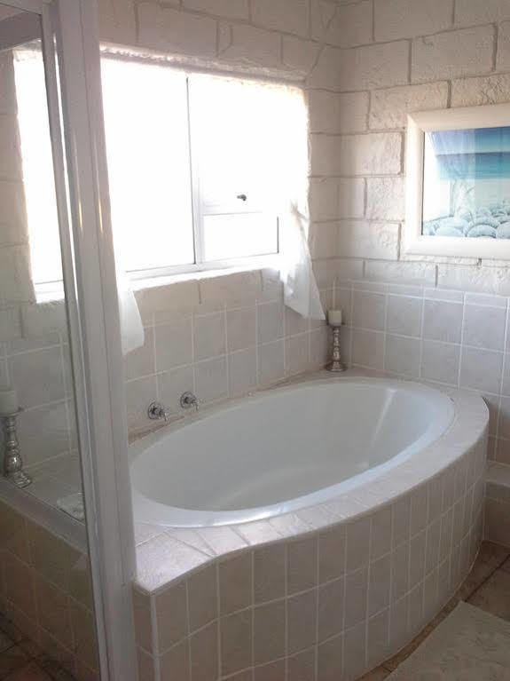Le Mahi Guest House Langebaan Exteriör bild